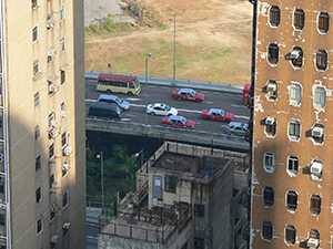 Traffic on the Rumsey Street flyover, Sheung Wan, 1 December 2004