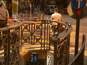 Street scene, Hong Kong Island, 6 December 2004