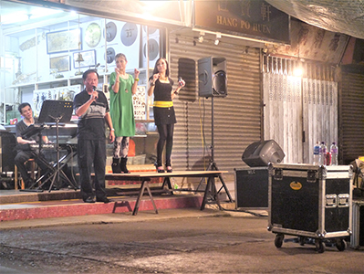 Music performance outside a metalware company, Tai Ping Shan, 31 August 2012