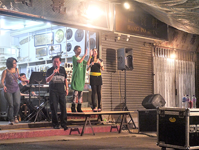Music performance outside a metalware company, Tai Ping Shan, 31 August 2012