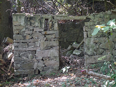 Abandoned house above Shek Pai Wan, Lamma, 23 October 2012