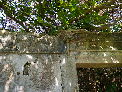 Abandoned house near Shek Pai Wan (Yung Shue Ha), Lamma Island, 23 October 2012