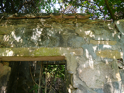 Abandoned house near Shek Pai Wan (Yung Shue Ha), Lamma Island, 23 October 2012