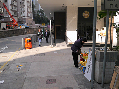 Street scene with fruit hawker stall, Queen's Road West, Sheung Wan, 7 January 2013