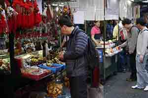 Street market, Sham Shui Po, 3 February 2014