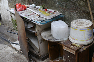 In a back alley, Sham Shui Po, 3 February 2014
