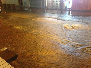 Flooding due to heavy rainfall, Queen Street, Sheung Wan, 30 March 2014