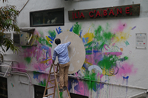 Authorized graffiti being executed, Shin Hing Street, 12 March 2014