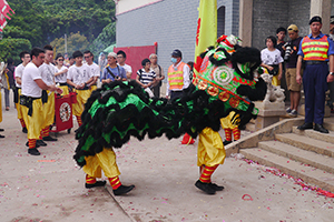 Lion dance, on the birthday of Tin Hau, Joss House Bay, 22 April 2014