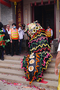 Lion dance, on the birthday of Tin Hau, Joss House Bay, 22 April 2014