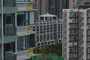 Construction site surrounded by buildings, Queen's Road West, Sheung Wan, 20 July 2014