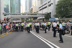 Police and protesters, Queensway, 28 September 2014