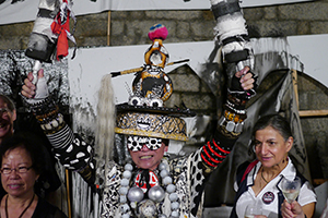 Frog King (Kwok Mang Ho) performance, Chancery Lane, Central, 26 September 2014