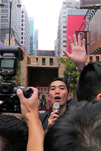 Police at the Mongkok Umbrella Movement occupation site, Nathan Road, 26 October 2014