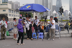 Press at the Umbrella Movement occupation site, Lung Wo Road, 4 October 2014