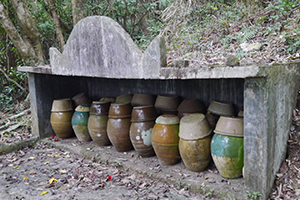 Graves, Ma On Shan Country Park, 29 November 2014