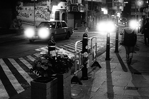 Street scene at night, Hollywood Road, Sheung Wan, 15 December 2014