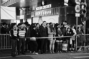 People waiting to cross the street, Queen's Road Central, 31 December 2014