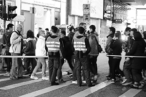 People crossing the street, Queen's Road Central, Central, 31 December 2014