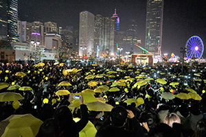 People with yellow umbrellas, Tamar Park, 31 December 2014