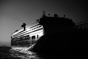 Cruise ship at Ocean Terminal, Tsim Sha Tsui, 14 January 2015