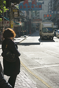 Pedestrians on Queen's Road West, Sheung Wan, 14 January 2015