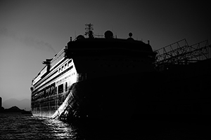 Cruise ship at Ocean Terminal, Tsim Sha Tsui, 14 January 2015