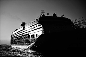 Cruise ship at Ocean Terminal, Tsim Sha Tsui, 14 January 2015