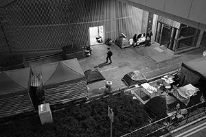 Tents on Tim Mei Avenue, viewed from an overhead walkway, Admiralty, 25 February 2015