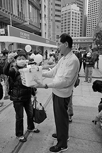 Martin Lee facilitating fundraising for the Civil Human Rights Front in the pro-democracy march from Victoria Park to Central, Des Voeux Road Central, 1 February 2015