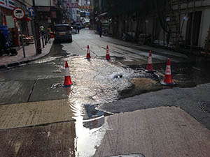 Broken drain in Sheung Wan,  1 February 2015