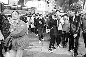 Street scene at night, East Point Road and Hennessy Road, Causeway Bay, 18 February 2015