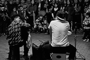 Street music performance at the Central Harbourfront, 20 February 2015