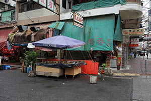 Street scene at the junction of Poplar Street and Tai Nan Street, Prince Edward, 21 February 2015