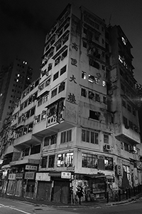 A building at the junction of Queen's Road West and Hollywood Road, Sheung Wan, 18 March 2015