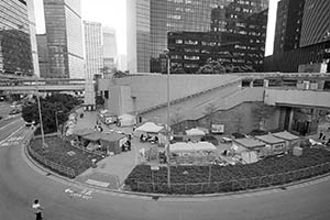 Tents on Harcourt Road, Admiralty, 2 April 2015