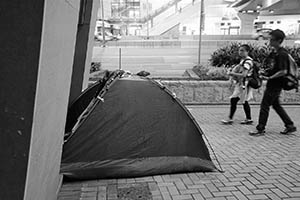 Tent on Harcourt Road, Admiralty, 2 April 2015