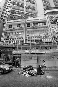 Scaffolding on a building, Wing Lok Street, Sheung Wan, 20 May 2015