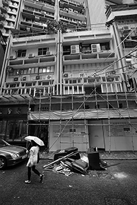 Scaffolding on a building, Wing Lok Street, Sheung Wan, 20 May 2015