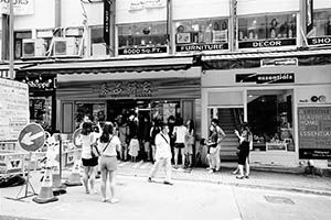 People shopping in Tai Chong Bakery, Lyndhurst Terrace, Central, 24 May 2015