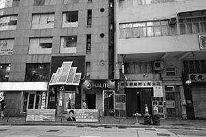 Street view, Queen's Road Central, Sheung Wan, 11 July 2015