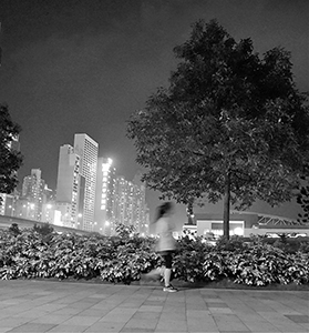 Runner in Sun Yat Sen Memorial Park, Sai Ying Pun, 5 July 2015