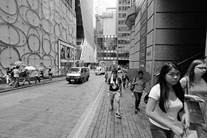 Street scene at the bottom of D'Aguilar Street, Central, 30 August 2015