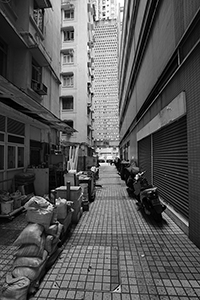 Alleyway in Quarry Bay, 30 August 2015