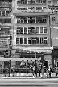 Tram stop on Des Voeux Road West, Sheung Wan, 5 September 2015