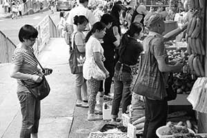 Grocery shopping, Centre Street, Sai Ying Pun, 26 October 2015