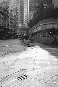 Street scene at the junction of Queen's Road West and Queen Street, Sheung Wan, 31 October 2015