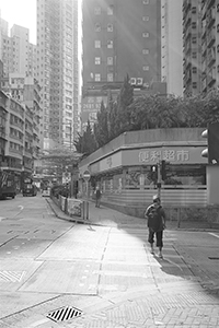 Street scene at the junction of Queen's Road West and Queen Street, Sheung Wan, 31 October 2015