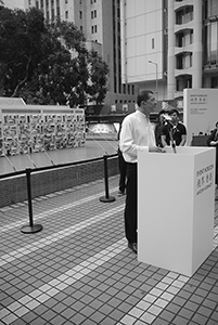 Antony Gormley, at the opening ceremony for the Hong Kong installation of his Event Horizon, Statue Square, 19 November 2015