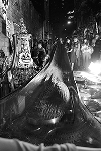 Frog King (Kwok Mang Ho) performance, Chancery Lane, Central, 1 December 2015